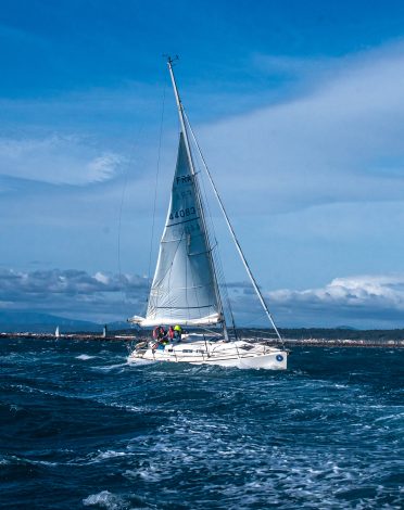 Sailboat trips and training