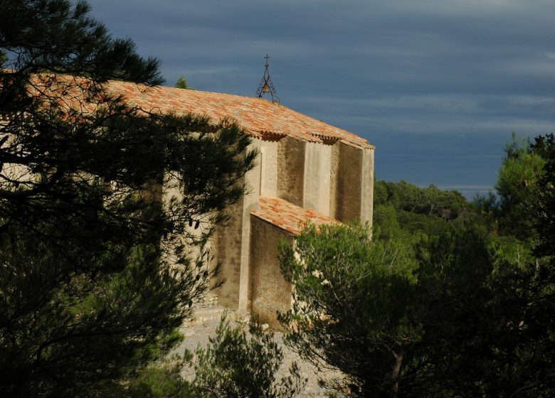 KAPELLE NOTRE DAME DES AUZILS UND MARINEFRIEDHOF