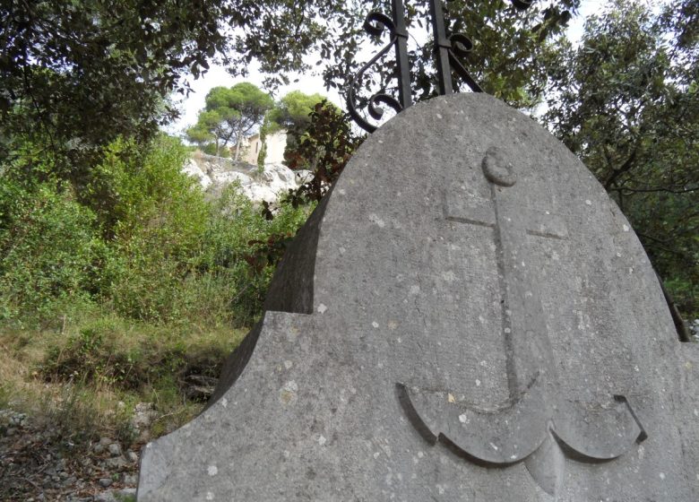 KAPELLE NOTRE DAME DES AUZILS UND MARINEFRIEDHOF