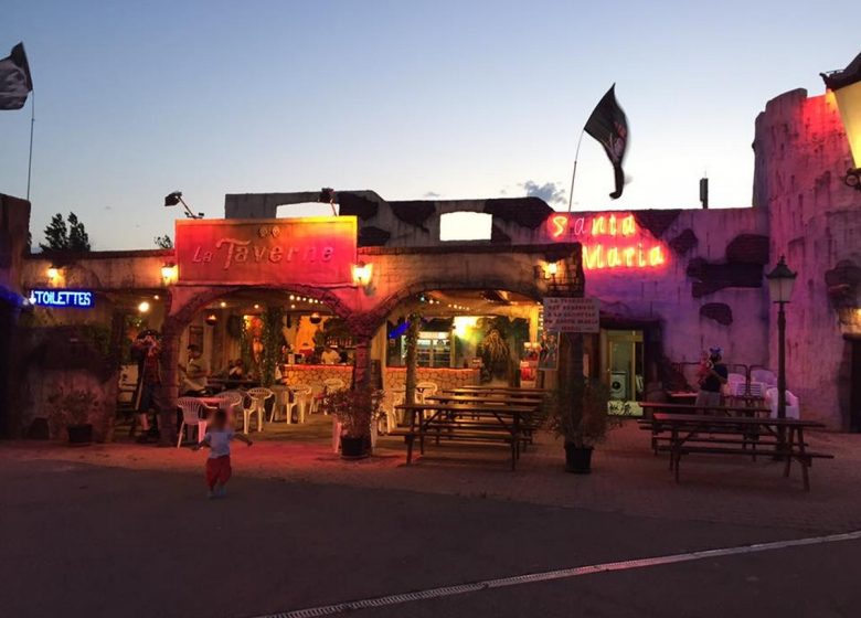 SANTA MARIA : LA TAVERNE DES PIRATES ET JOLLY ROGER’S SNACK GRILL